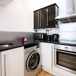 Contemporary 1 Bed Flat In Fulham Near The Thames